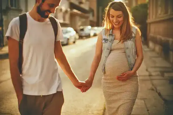 parents measuring baby