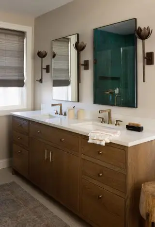 Bagno beige con applique in rame