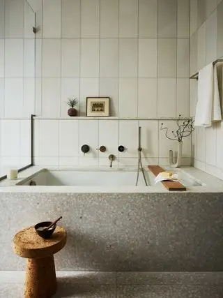 Bagno beige con hardware nero