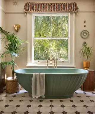 Modanature murali in un bagno