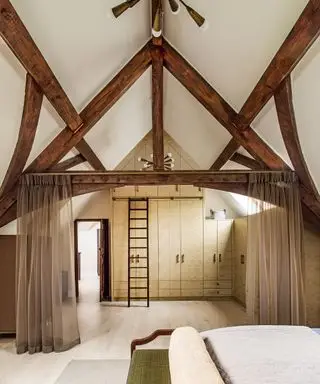 Divisória para quarto com cortinas