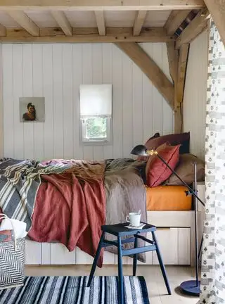 Lit cabane sous les combles