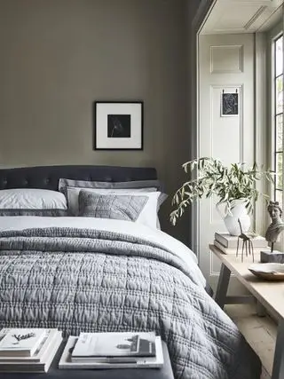 chambres de ferme avec literie en couches et accessoires