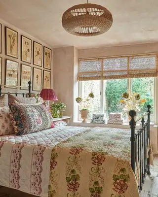 Camera da letto vintage di Cutter Brooks con letto tradizionale di Cornish Bed Company