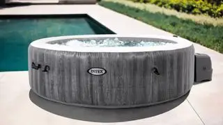 Súprava nafukovacej vírivky Intex PureSpa Greywood Deluxe - 6 osôb pri bazéne