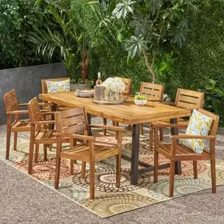 Balfour 9-pc Acacia Wood Dining Set på et utendørs teppe, foran grøntområder