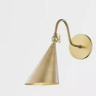 Un aplique de pared de latón de The Home Depot