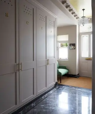 Entrada com armazenamento