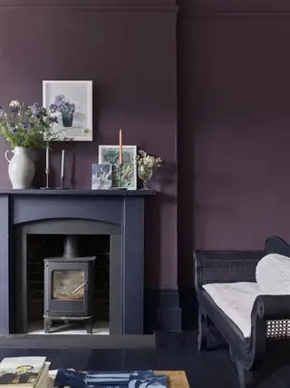 Salon violet en Tyrian Plum par Annie Sloan