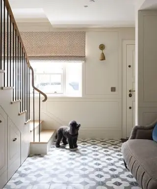 Couloir avec rangement intégré