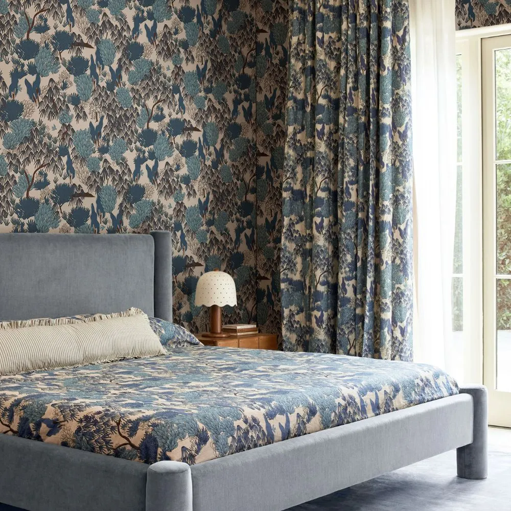 Carta da parati in tessuto di carta da parati Garden Walk blu' loading='lazy' title=