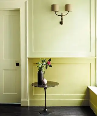 couloir en couleur ton sur ton par Little Greene