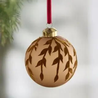 adorno de árbol de navidad redondo dorado con patrón de hojas