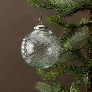 Adorno de árbol de Navidad de cristal transparente.