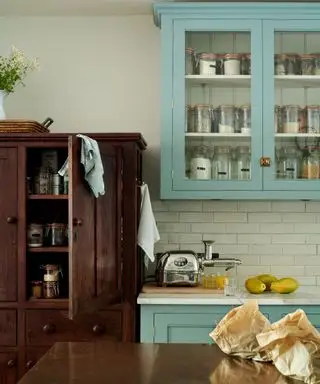 Cucine Devol Azzurro Cielo Cucina Inglese Tradizionale Con Ante In Vetro