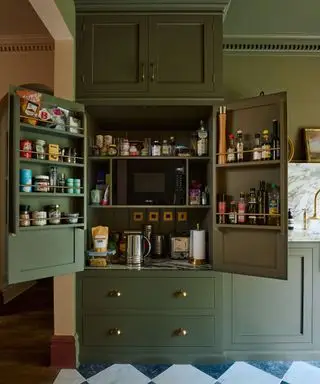 Cucina Devol Verde Cucina Con Armadio Dispensa Integrata