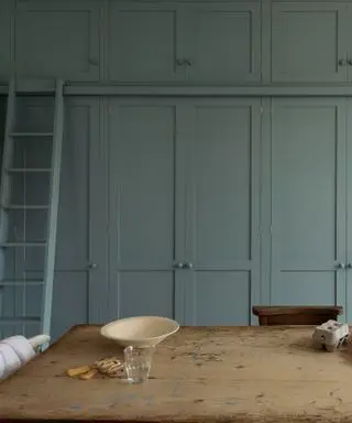 Modrá neviditeľná kuchyňa