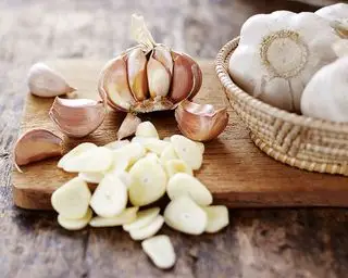 도마 위에 마늘 정향