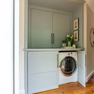 buanderie à l'intérieur d'un meuble