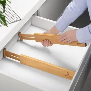 Separadores de cajones de bambú instalados en un cajón