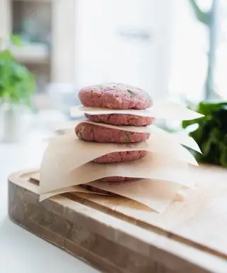 Papel pergaminho em uma cozinha