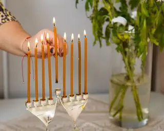 Centro de mesa de Hanukkah con menorá