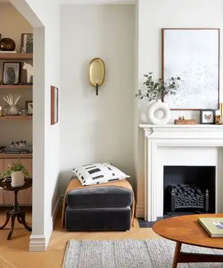 Nøytral stue med moderne taupe innredning
