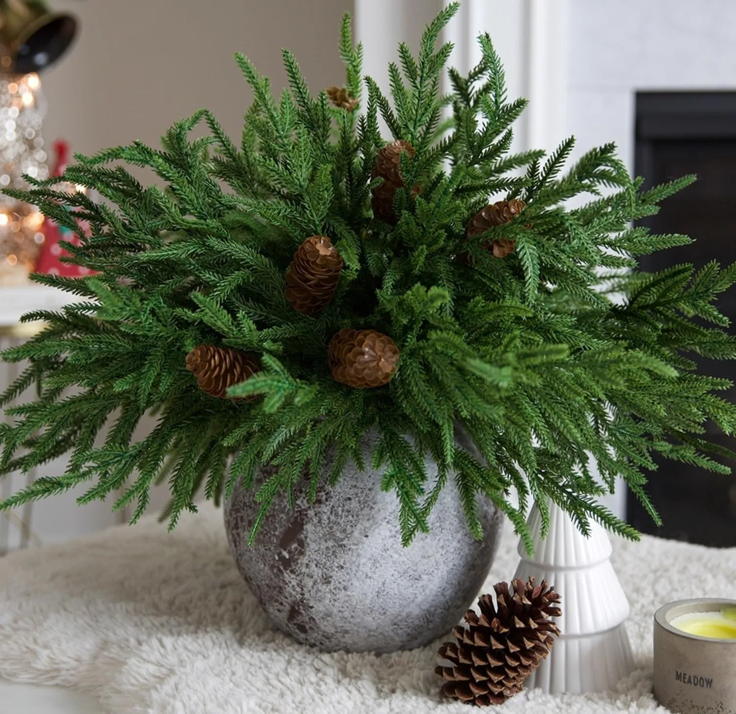 Florisso 人工クリスマス ノーフォーク松の幹 花瓶用枝 12バンドル フェイク松の枝 5個入り 大きな松ぼっくりの茎 フェイクグリーン エバーグリーン リアルタッチ ホリデー 冬 テーブル クリスマス装飾用' loading='lazy' title=