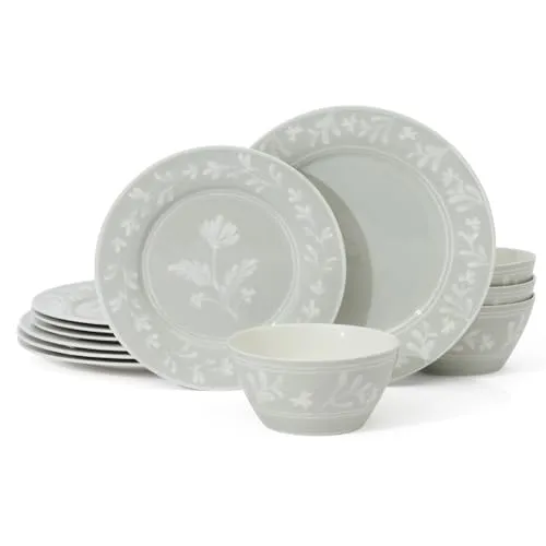 Martha Stewart Maiden Crown 12-dílná sage zelená sada nádobí & ndash; Veganské kostní čínské keramické desky & amp; Misky & ndash; Květinový design & ndash; Služba pro 4 & ndash; Mikrovlnná trouba & amp; Myčka nádobí bezpečné' loading='lazy' title=