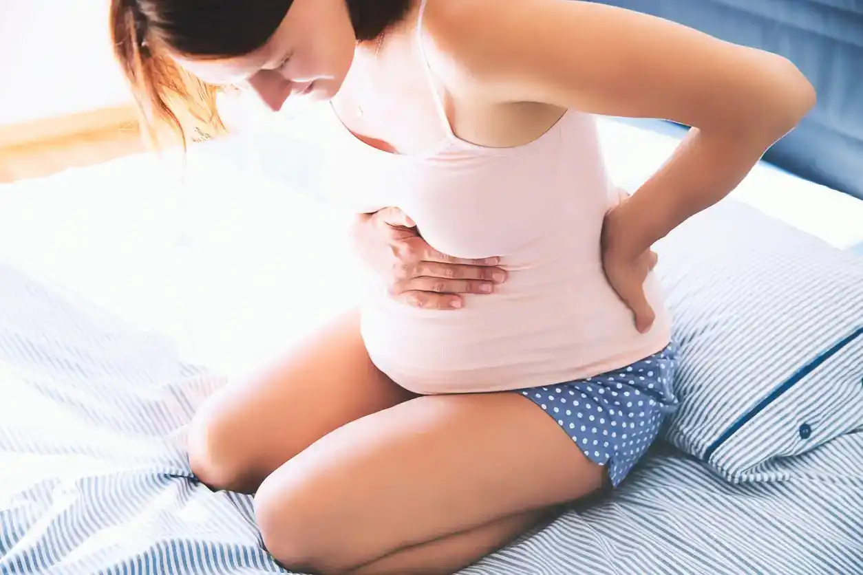 Pregnant woman goes into labor in her house.