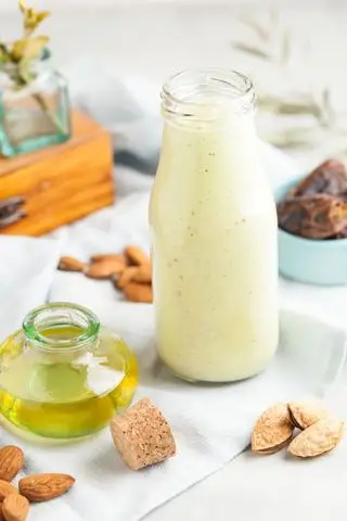 Mandelmilch im Mixer zubereitet