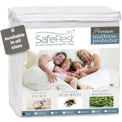 Protège-matelas Slumber Cloud Core sur fond pâle.