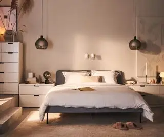 IKEA møbler i et soveværelse.