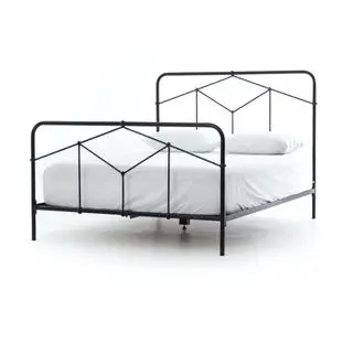Riley Bed mod en hvid baggrund.