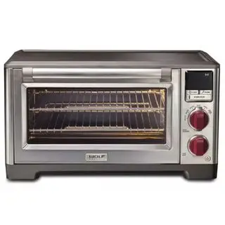 Four grille-pain gourmet loup sur fond blanc