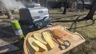 Ein geräuchertes Schweinefilet, zubereitet im Ninja Woodfire Grill
