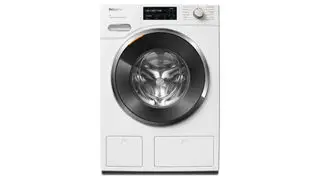 Une machine à laver Miele blanche sur fond blanc