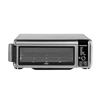 Un Instant Pot Duo Crisp avec couvercle ultime sur fond blanc