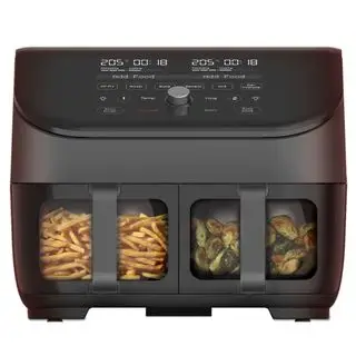 En KitchenAid digital bordpladeovn med Air Fry ved siden af et forsøg med stegte rejer på en hvid baggrund