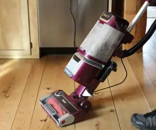 Shark Rotator Pet Lift-Away 직립형 진공 청소기로 딱딱한 바닥 청소