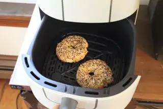 ヌテラドーナツの穴を作る