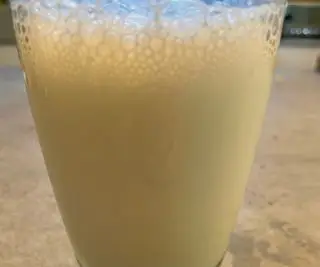 Instantní napěňovač mléka s připálením na základně