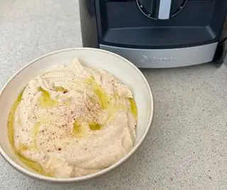 חמאת בוטנים מיוצרת בבלנדר Vitamix Ascent Series A2300
