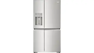 מקרר מפלדת אל חלד שתי דלתות Beko על רקע לבן