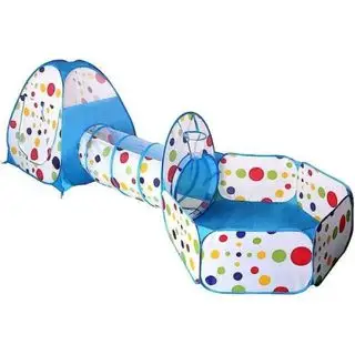 פיגי פו ו-Crew Dog Ball Pit על רקע לבן.