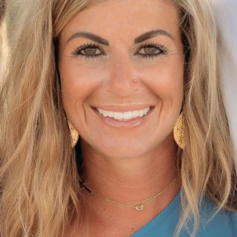 Headshot Megan Doser' loading='lazy' title=