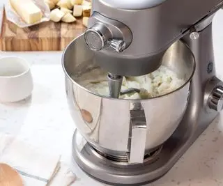 Batidora de pie GE para mezclar masa para pastel
