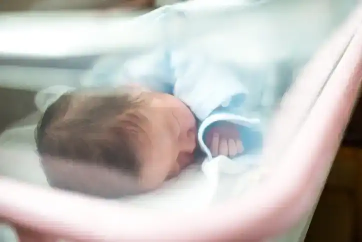 Leiden Sie unter dem Defekt neonatale Dolichozephalie?