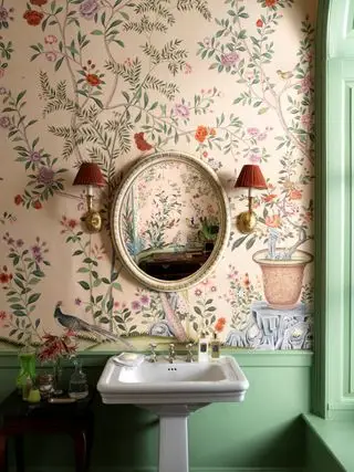 Carta da parati de Gournay in un bagno