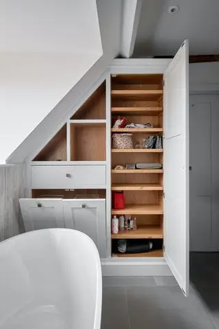 Baño familiar con almacenaje.